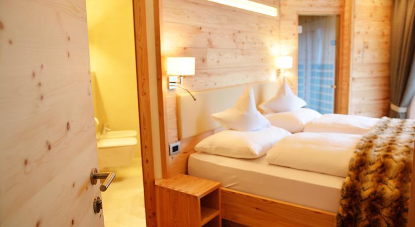 Chalet Elisabeth Dolomites Alpin & Charme Hotel Selva di Val Gardena Room photo