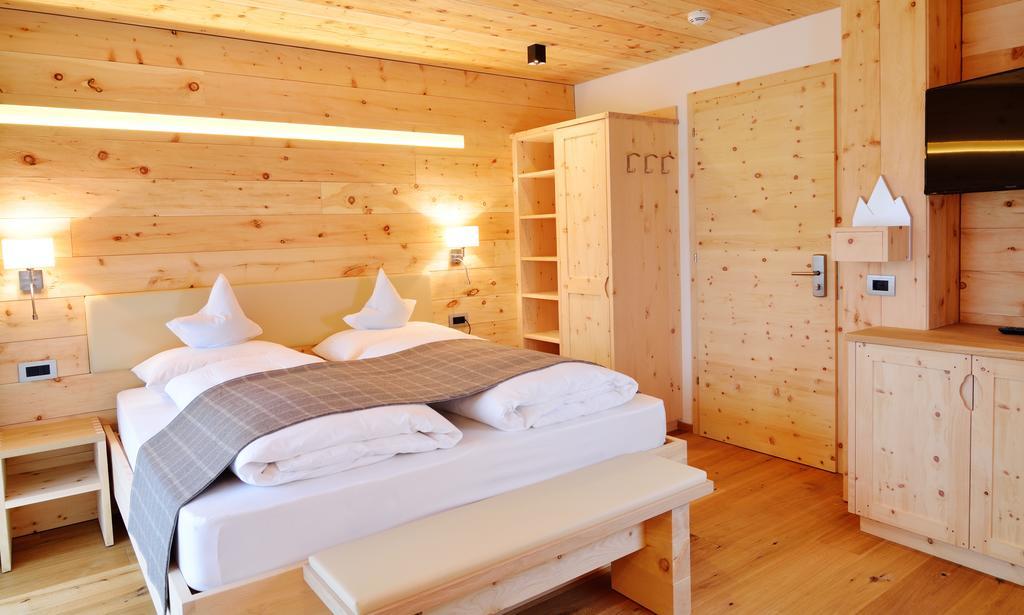 Chalet Elisabeth Dolomites Alpin & Charme Hotel Selva di Val Gardena Room photo